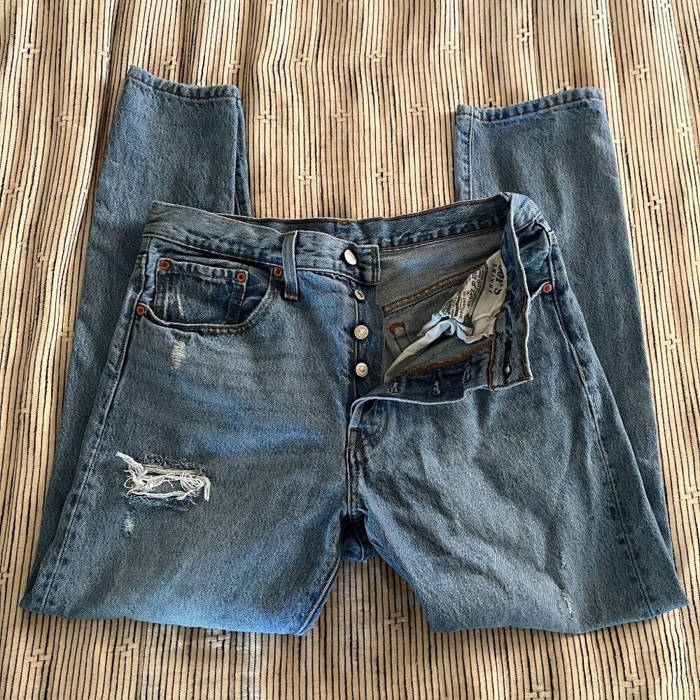 button fly levi's jeans